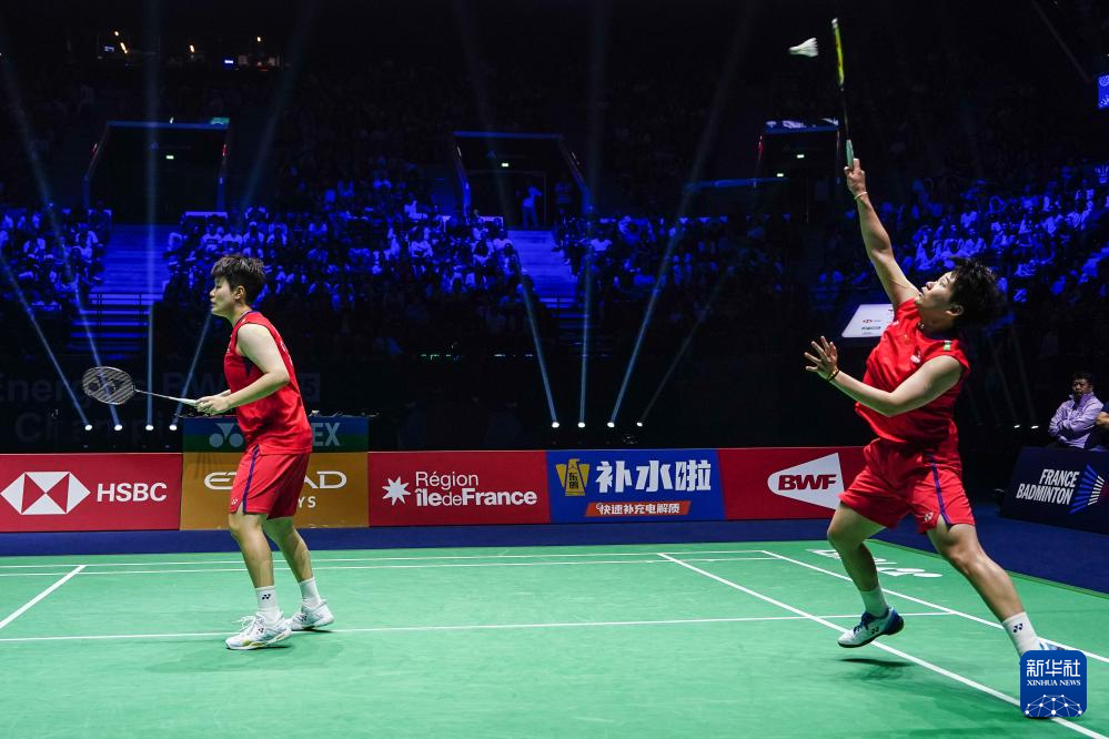 队不屈不挠 队不屈不挠